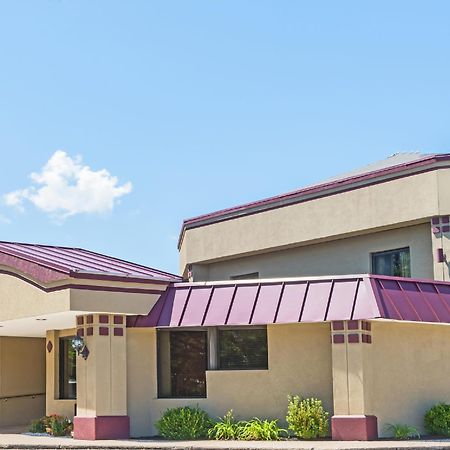 Super 8 By Wyndham West Greenwich/Providence Extérieur photo