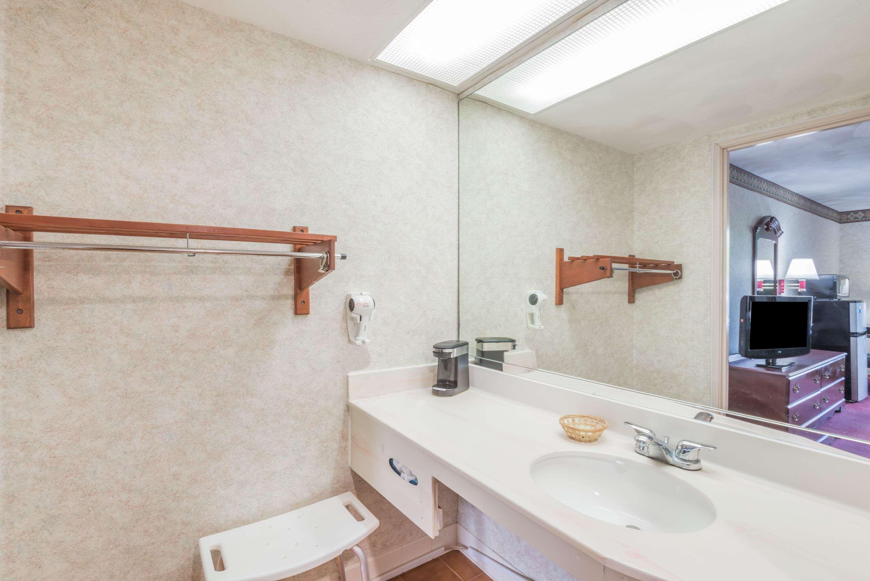 Super 8 By Wyndham West Greenwich/Providence Extérieur photo