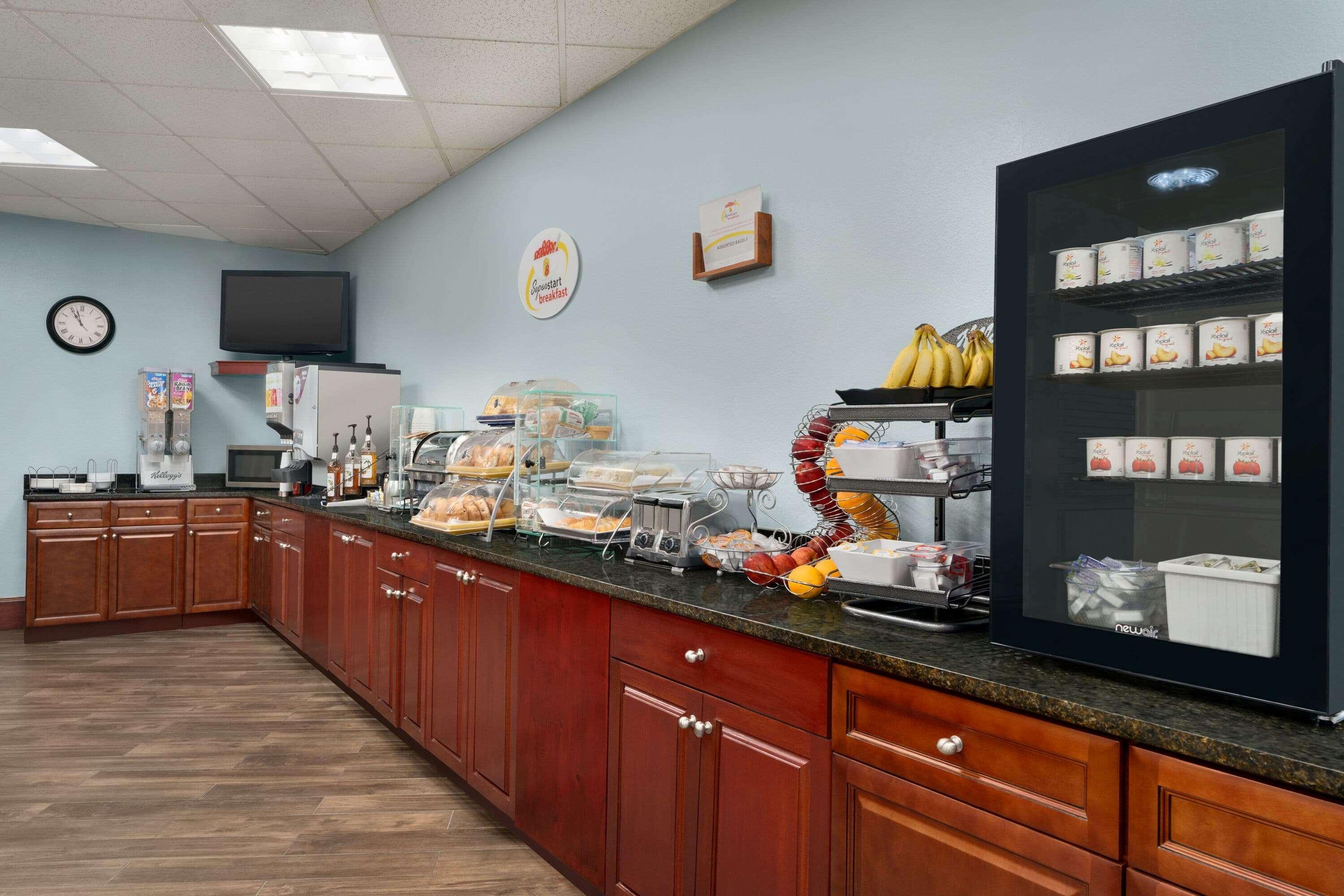 Super 8 By Wyndham West Greenwich/Providence Extérieur photo