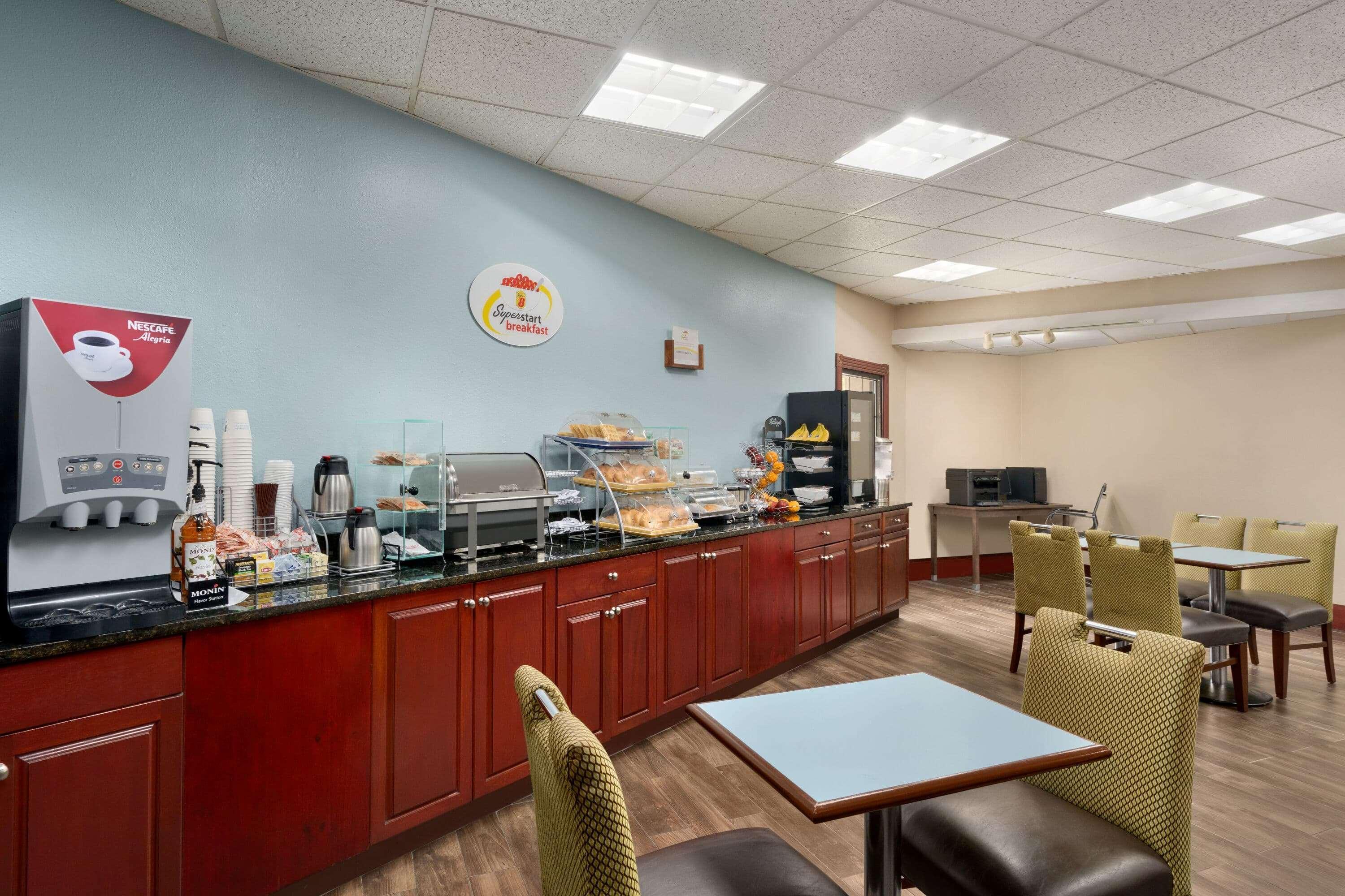 Super 8 By Wyndham West Greenwich/Providence Extérieur photo