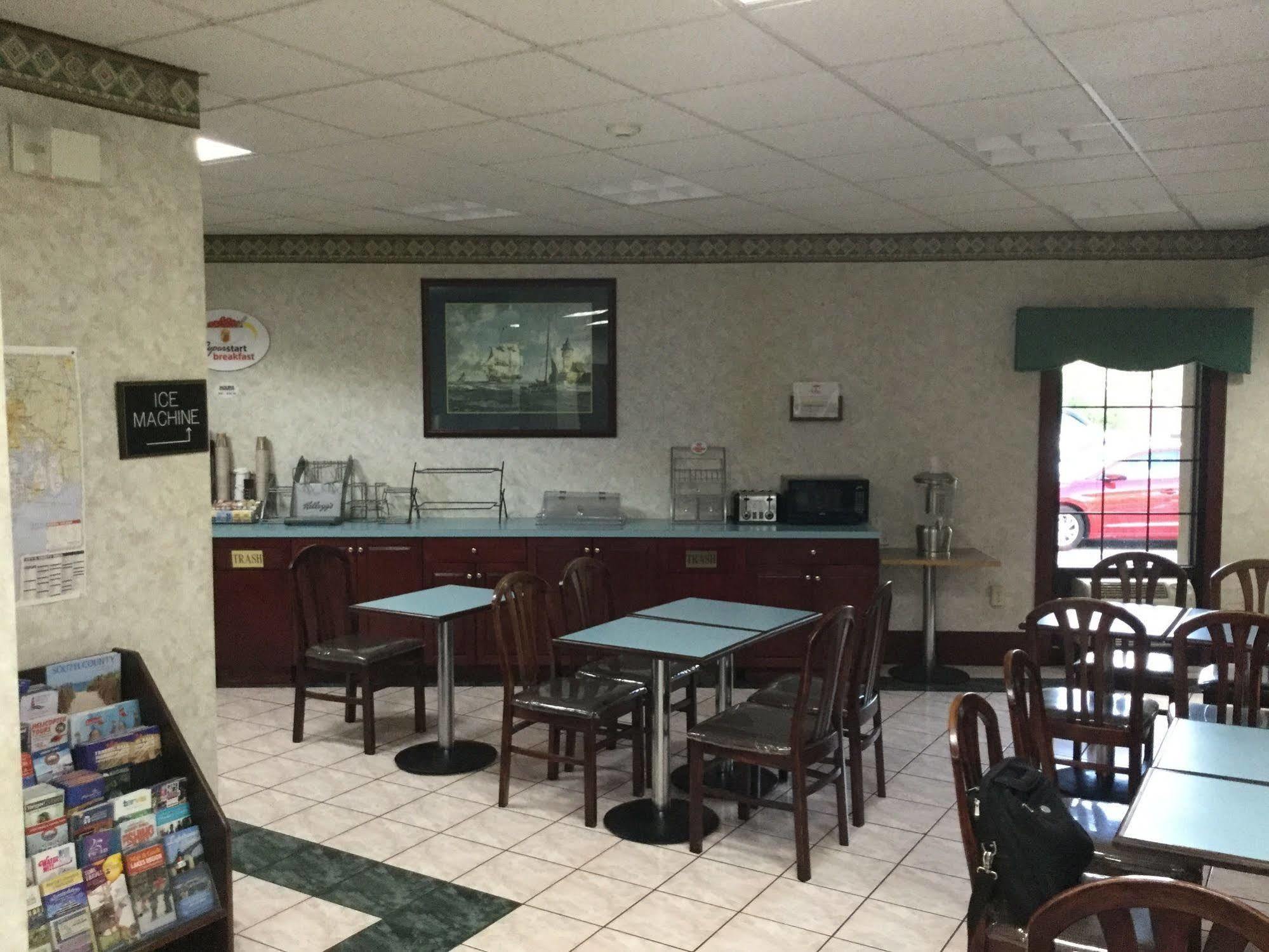 Super 8 By Wyndham West Greenwich/Providence Extérieur photo