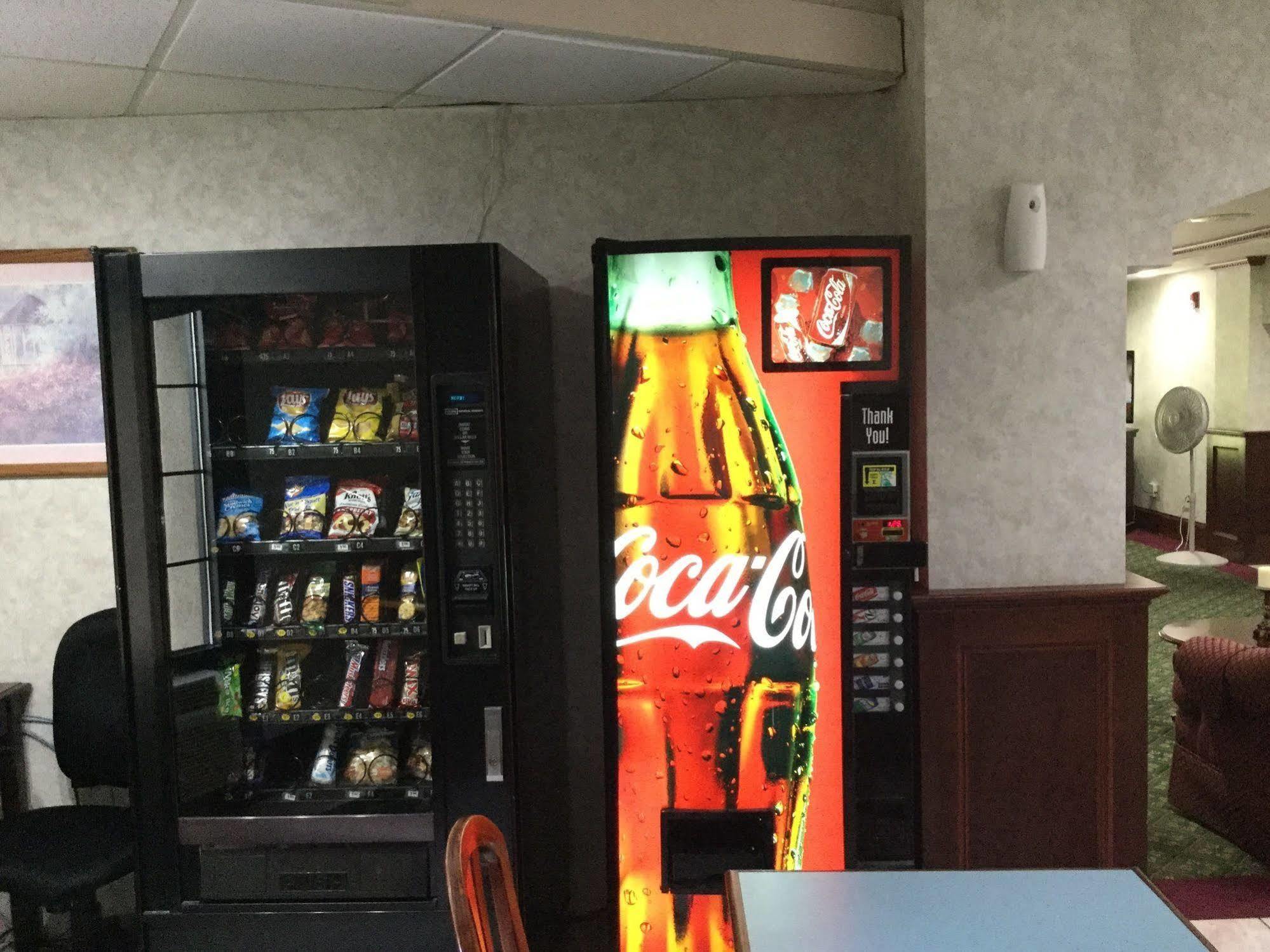Super 8 By Wyndham West Greenwich/Providence Extérieur photo